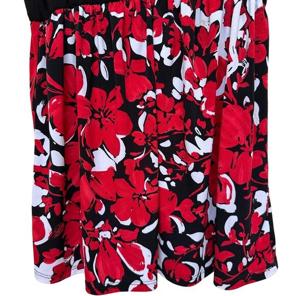 Motherhood Maternity Black with Red White Floral Pattern Short Sleeve Top M - Picture 4 of 5